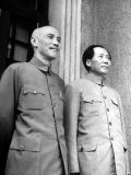 Chinese General Chiang Kai Shek Standing Side by Side with Communist Leader Mao Tse Tung Reproduction photographique sur papier de qualité par Jack Wilkes