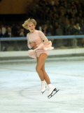 Figure Skater Janet Lynn Performing at 1968 Olympic Games Reproduction photographique sur papier de qualité par Art Rickerby