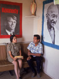 United Farm Workers Leader Cesar Chavez with VP Dolores Heurta During Grape Pickers' Strike Reproduction photographique sur papier de qualité par Arthur Schatz
