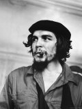 Cuban Rebel Ernesto "Che" Guevara with Lit Cigar Clenched Between Teeth and Left Arm in a Sling Premium Photographic Print by Joe Scherschel