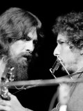 George Harrison and Bob Dylan Performing Together at Rock Concert Benefiting Bangladesh Premium-Fotodruck von Bill Ray