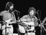 George Harrison and Bob Dylan during the Concert for Bangladesh at Madison Square Garden Reproduction photographique sur papier de qualité par Bill Ray