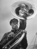 Midget Czech Showman Baron Richard Nowak, Blowing on a Trumpet Photographie par John Phillips