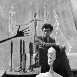 Portrait of Alberto Giacometti Surrounded by His Sculptures Reproduction photographique sur papier de qualité par Gordon Parks
