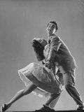 Les danseurs Kaye Popp et Stanley Catron lors d'une démonstration de lindy hop Reproduction photographique sur papier de qualité par Gjon Mili