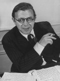 Playwright Jean Paul Sartre at His Home in Paris Lámina fotográfica de primera calidad por Gjon Mili Playwright Jean Paul Sartre at His Home in Paris Lámina fotográfica de primera calidad por Gjon Mili