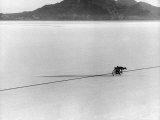 Roland Free Breaking World's Speed Record on Bonneville Salt Flats Lámina fotográfica de primera calidad por Peter Stackpole