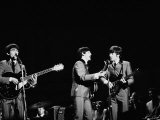 Pop Music Group the Beatles in Concert George Harrison, Paul McCartney, John Lennon Reproduction photographique sur papier de qualité par Ralph Morse