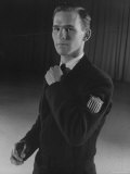 Excellent Portrait of Olympic Figure Skating Champion Dick Button Reproduction photographique sur papier de qualité par Gjon Mili