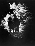 Children of Photographer with Eugene Smith Walking Hand in Hand in Woods Behind His Home Photographie par W. Eugene Smith