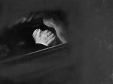 View of Conductor Arturo Toscanini's Hands While Lying in Coffin Reproduction photographique sur papier de qualité par Gordon Parks