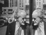 Mark Tobey Looking at His Reflection in a Store Window During Time of Winning the Venice Biennale Reproduction photographique sur papier de qualité par Gordon Parks