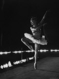 Ballet Dancer Mia Slavenska Performing in the Ballet "Arabian Nights." Reproduction photographique sur papier de qualité par Gordon Parks