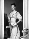 Gloria Vanderbilt Stokowski in Costume for Molnar's Play, The Swan Reproduction photographique sur papier de qualité par Gordon Parks