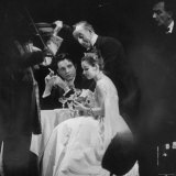 Richard Burton and Susan Strasberg in a Scene from the Play "Time Remembered." Reproduction photographique sur papier de qualité par Gordon Parks
