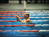 Don Schollander Gives Two Thumbs Up After Swimming Anchor on Relay Team at Summer Olympics Lámina fotográfica de primera calidad por Art Rickerby