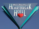 Sign for the Heartbreak Hotel, Memphis, Tennessee, USA Photographie par Walter Bibikow