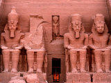 Temple Facade, Colossal figures of Ramses II, New Kingdom, Abu Simbel, Egypt Photographie par Kenneth Garrett