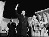 President Gerald Ford at the Lighting of the National Christmas Tree, Washington, D.C., 1976 Lámina por Marion S. Trikosko