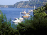 Moored Yachts and Sailboats, Fethiye Bay, Turkey Photographie par Ali Kabas