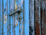 Weathered Door, Handle and Lock / Keyhole, Ny Alesund, Svalbard Photographie par Holger Leue