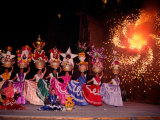 Dance and Fireworks called Bani Stui Gulal Tells the Story of the Guelaguetza, Oaxaca, Mexico Fotografie-Druck von Igal Judisman