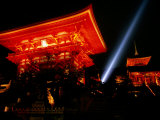 Kiyomizu-Dera Temple Buildings Lit Up at Night and Searchlight, Kyoto, Japan Photographie par Frank Carter