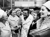 Liberace Arrives at Heathrow Fotografie-Druck
