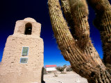 Monumento a La Independencia with Cactus in Foreground, Humahuaca, Argentina Photographie par Michael Taylor