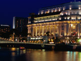 Fullerton Hotel at Night, Singapore, Singapore Lámina fotográfica por Phil Weymouth