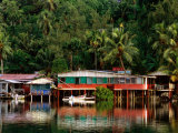 Stilt Houses, Chamorro Bay, Colonia, Micronesia Photographie par John Elk III