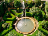 Overhead of Fountain in Ornamental Garden, King's Summer Palace, Granada, Spain Photographie par Chester Jonathan