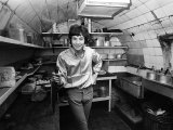 Cat Stevens Composer and Singer Cooking in the Kitchen, February 1967 Lámina fotográfica