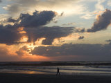 Israel, Man Walking on Beach, Tel Aviv, Israel Photographie par Keenpress 