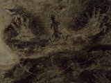 Stenciled Hands Over 10,000 Years-Old Adorn a Cave Wall in Borneo Valokuvavedos tekijänä Peter Carsten Stenciled Hands Over 10,000 Years-Old Adorn a Cave Wall in Borneo Valokuvavedos tekijänä Peter Carsten