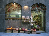 A Fruit and Vegetable Shop in Siena Fotografisk tryk af Taylor S. Kennedy A Fruit and Vegetable Shop in Siena Fotografisk tryk af Taylor S. Kennedy