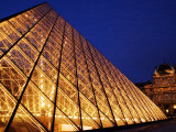 Grande Pyramide at the Musee Du Louvre, Paris, France Photographie par Glenn Beanland