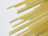 Uncooked Pasta Spaghetti Noodles on a White Counter Fotografisk tryk Uncooked Pasta Spaghetti Noodles on a White Counter Fotografisk tryk