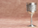 Silver Shabbat Cup with Hebrew Engraving Lámina fotográfica