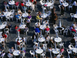 Overhead of People Relaxing in Outdoor Cafe, Old Town Square, Prague, Czech Republic Photographie par Brent Winebrenner