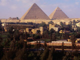 Pyramids of Giza over the Nile valley, Giza, Egypt Lámina fotográfica por Mason Florence Pyramids of Giza over the Nile valley, Giza, Egypt Lámina fotográfica por Mason Florence