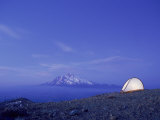 Tent on Mt. Shasta, CA Lámina fotográfica por Mark Gibson Tent on Mt. Shasta, CA Lámina fotográfica por Mark Gibson
