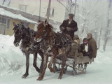 A Sleigh Serves as a Taxi on a Snow-Covered Village Street Photographie par Gordon Gahan