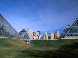 Muttart Conservatory with City Skyline in Distance, Edmonton, Alberta, Canada Photographie par Stephen Saks