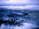 Tidal Rip in Action off the Northern Tip of Nolsoy Island, Faroe Islands Photographie par Cornwallis Graeme