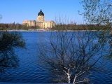 Legislative Building and Wascana Lake After Late Spring Snowfall, Regina, Saskatchewan, Canada Photographie par Stephen Saks