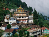 Aloobari Monastery and Surrounding Village, Darjeeling, India Photographie par Pershouse Craig