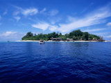 Island from Sea, Pulau Sipadan, Sabah, Malaysia Photographie par Michael Aw