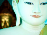 Detail of White Buddha Statue at Shwedagon Paya, Yangon, Myanmar (Burma) Photographie par Frank Carter