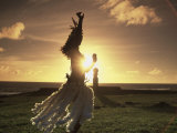 Danseuse polynésienne, Ahu Tahai, île de Pâques Photographie par Angelo Cavalli